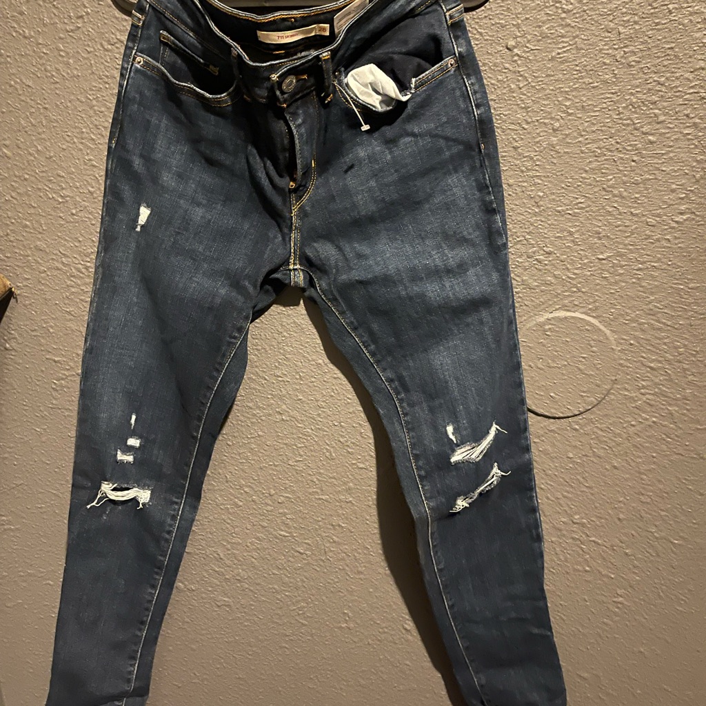 711 Levis